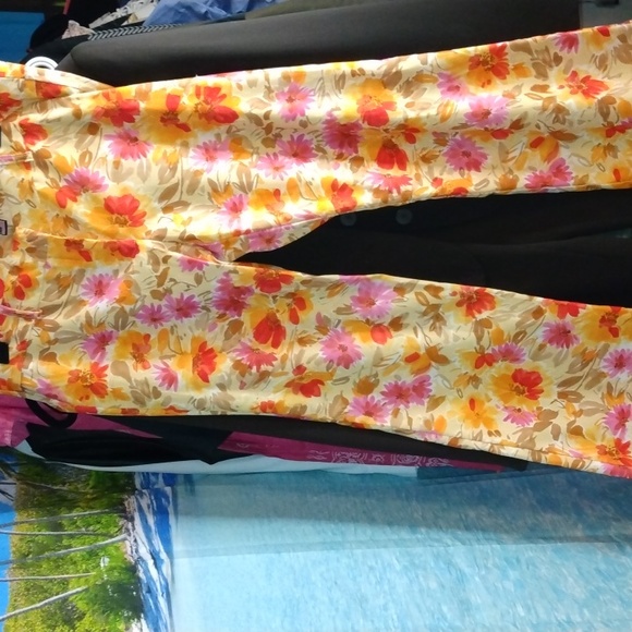 Rampage women's yellow floral Capri pants Sz 11 NWoT - Picture 15 of 17